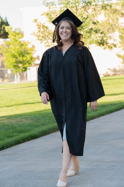 Emilee-Wright-Sara-Grad-How-to-Take-Better-Graduation-Photos-Outside