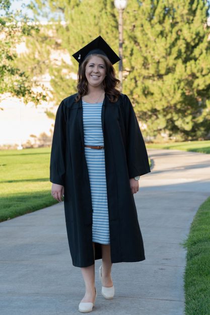 Emilee-Wright-Sara-Grad-How-to-Take-Better-Graduation-Photos-Outside