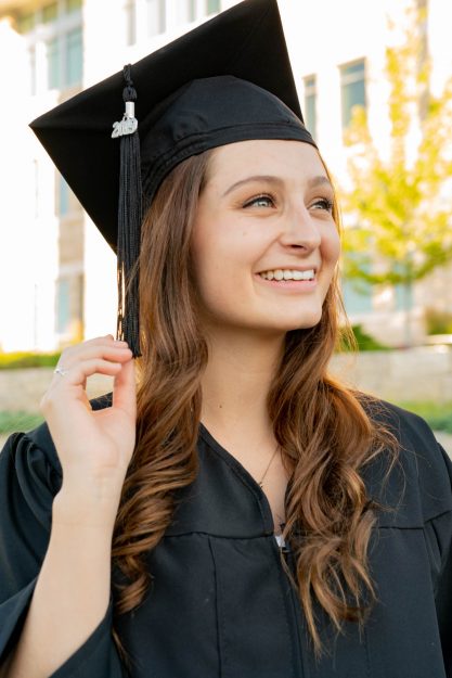 Emilee-Wright-Sara-Grad-How-to-Take-Better-Graduation-Photos-Outside