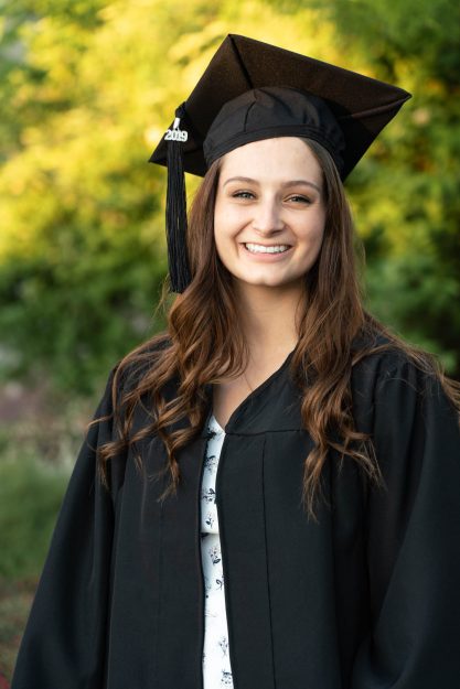 Emilee-Wright-Sara-Grad-How-to-Take-Better-Graduation-Photos-Outside