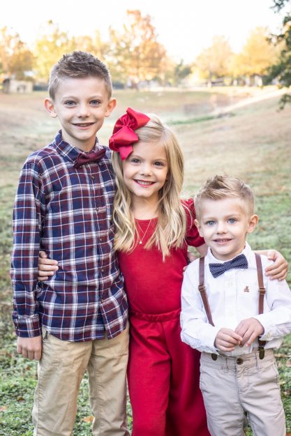 Woolley-Family-Emilee-Wright-Toddler-Christmas-Pictures-and-Outfits